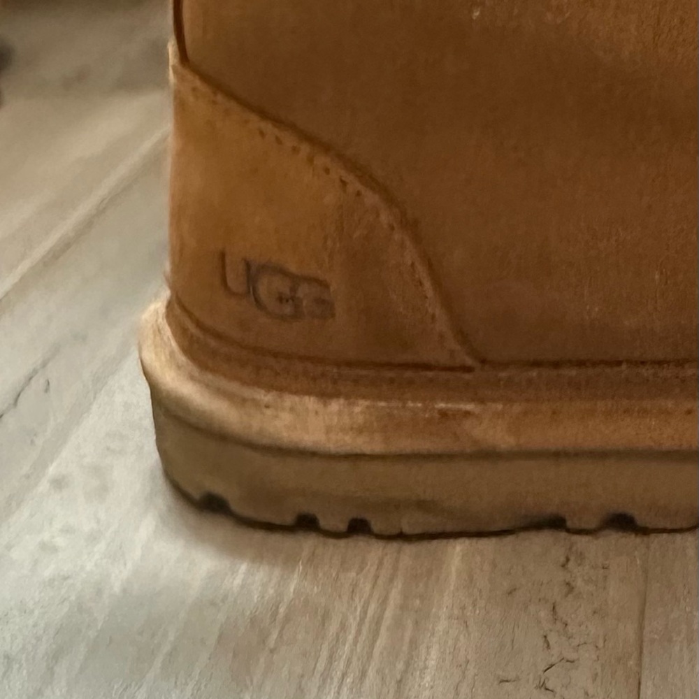 Ugg Neumel size 8 women’s boot